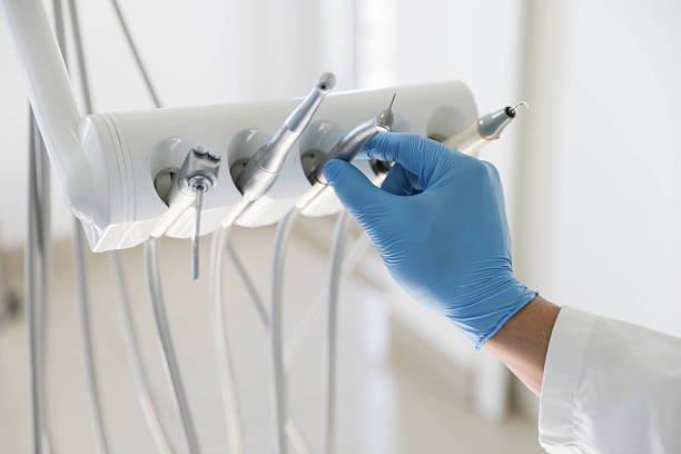 Professional Emergency Dentist technician working in Utica, MI